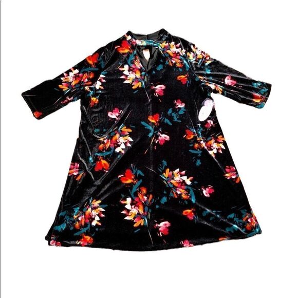 NTW BOUTIQUE Black Floral Patterned Dress W/V-Neck Cutout Size 2X - Picture 1 of 5
